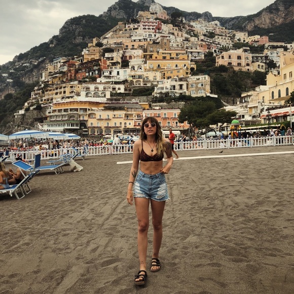 Meet your Posher, Amy - Picture 2 of 8